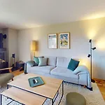 Apartment Stylish Family With Fireplace *