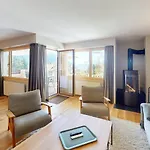 Daire Stylish Family With Fireplace